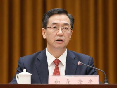 社区书记公开场合情绪失控引质疑